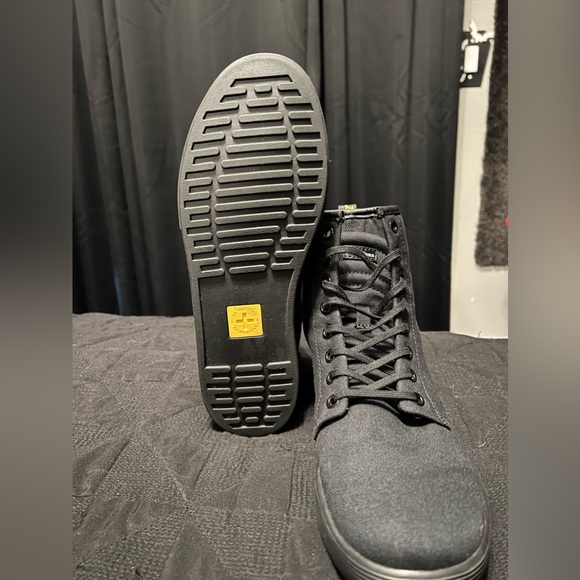 NWOT Women’s Doc Martens Sheridan Canvas Casual Boots - Picture 4 of 8